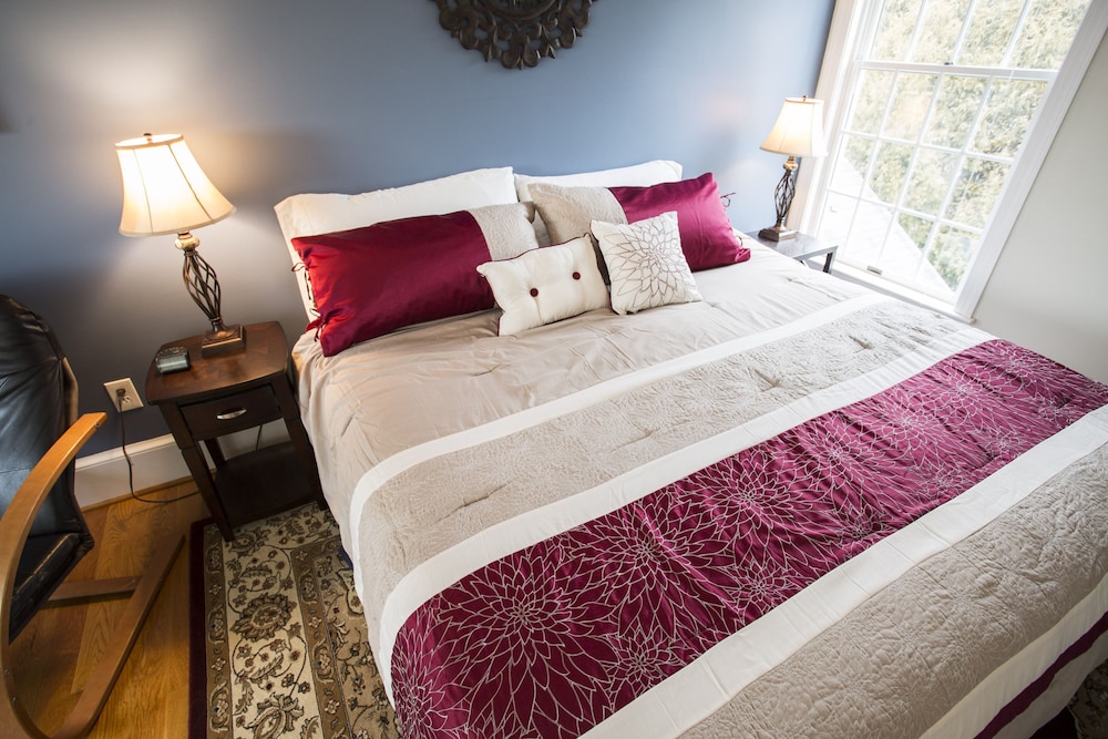 Burgundy Room photo 2