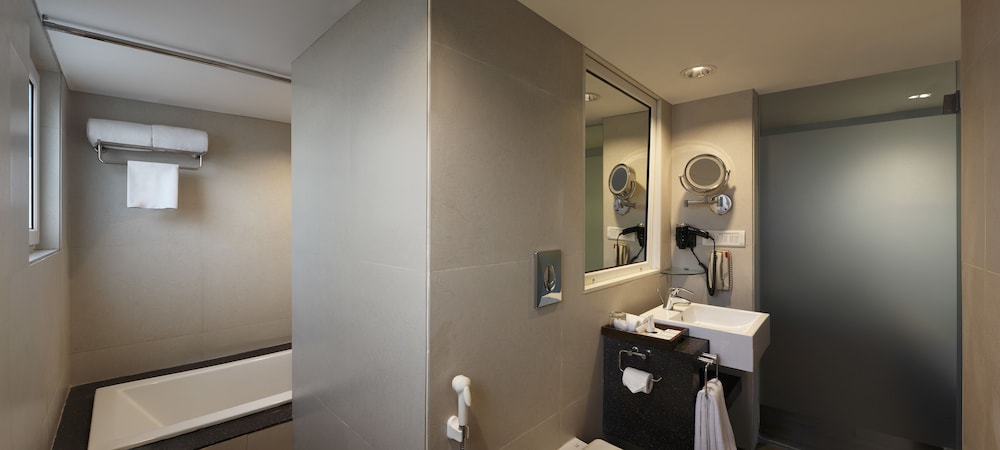 Premier Suite, 1 King Bed - Photo 5