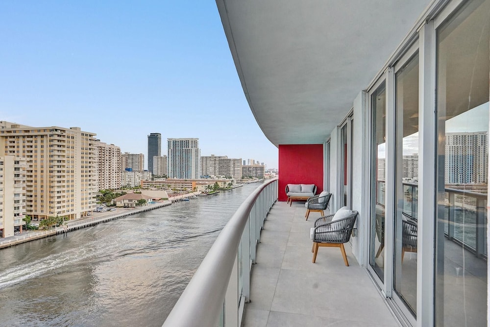 Luxury Apartment photo 3