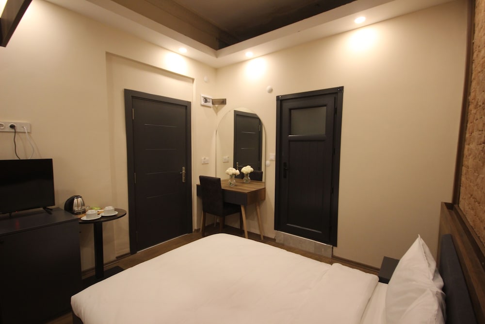 Economy Double Room photo 1