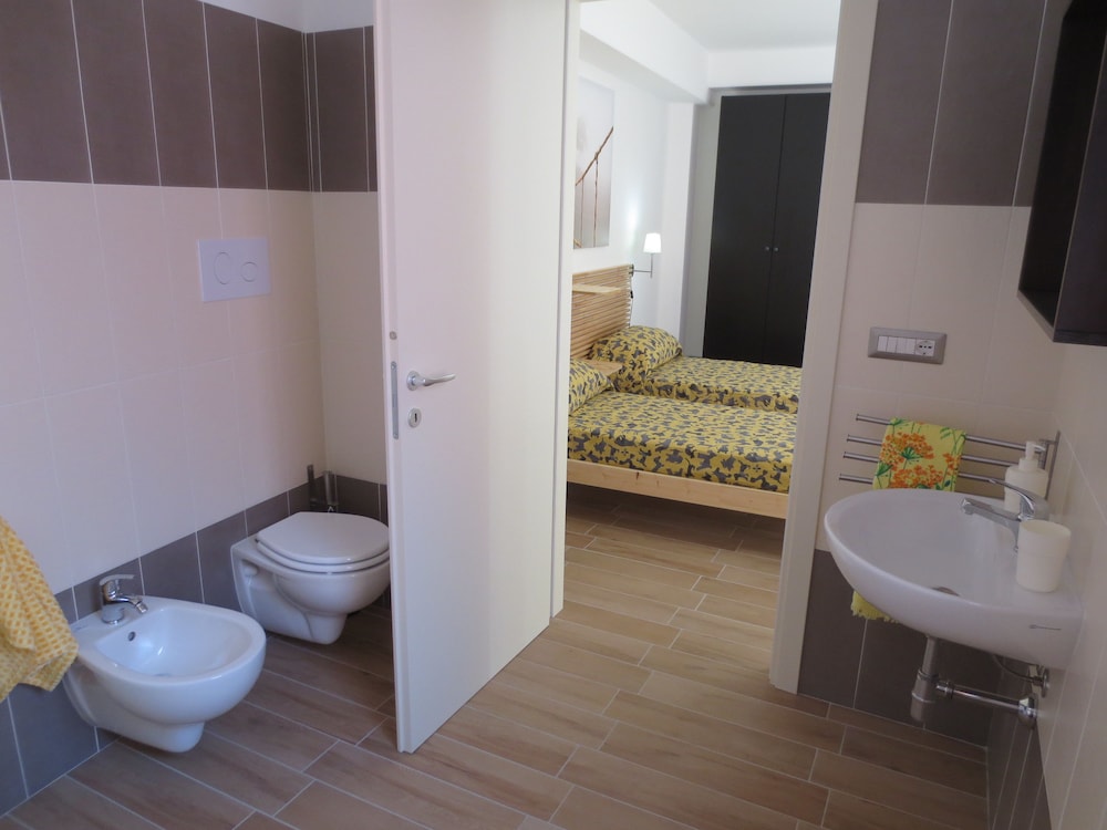 Comfort Double or Twin Room, Private Bathroom photo 3
