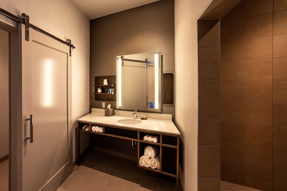 Luxury Room, 1 King Bed - Photo 2