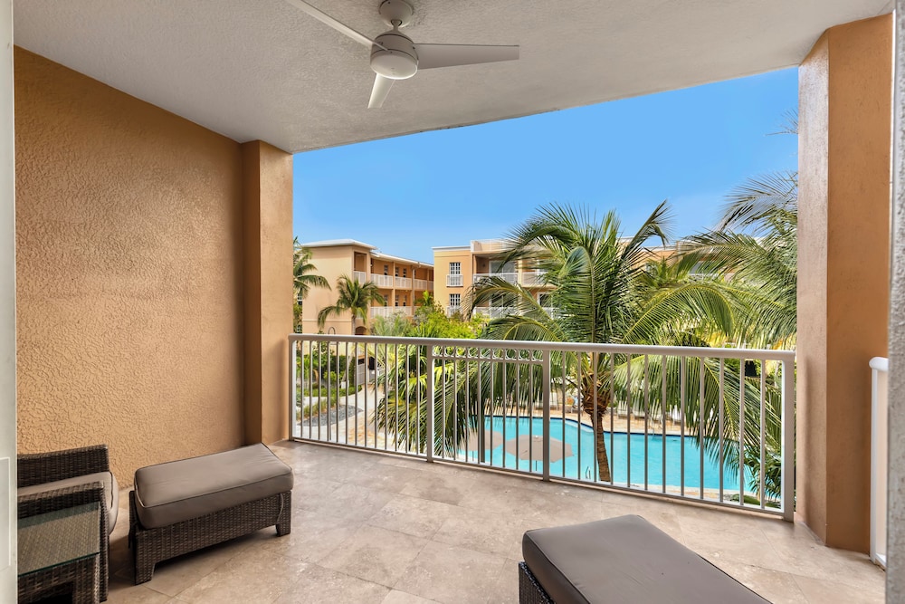 Pool View Three Bedroom Residence - Photo 1