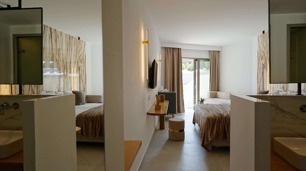 Junior Suite, Private Pool - Photo 2