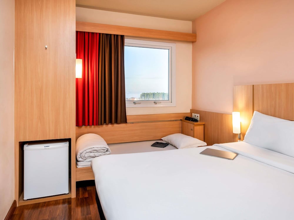 Apartment (Triple), (1 Double and 1 Single Bed) photo 3