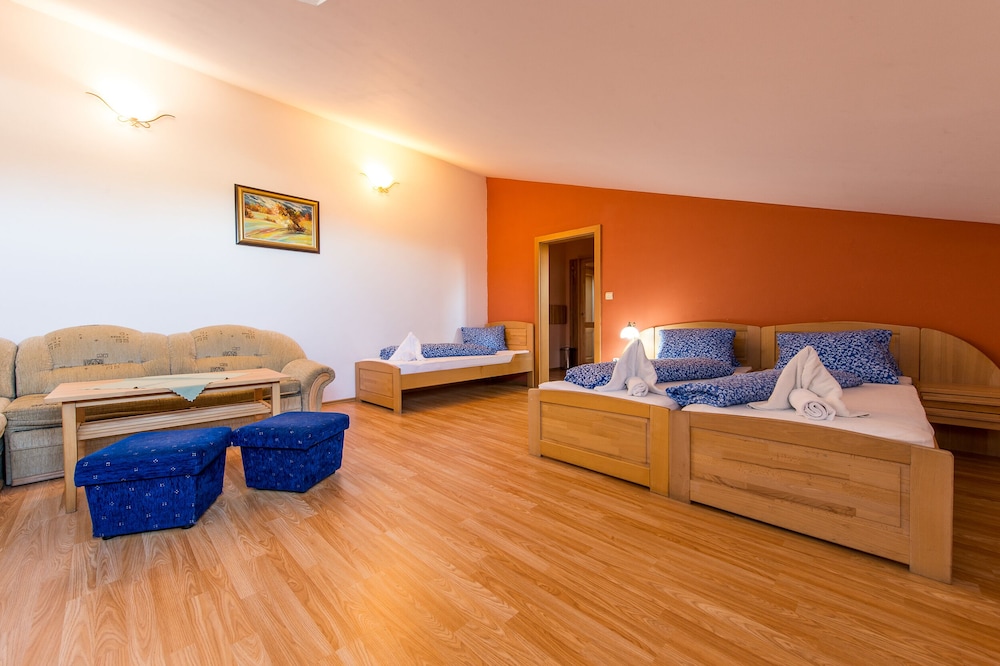 Family Room (Comfort) photo 3