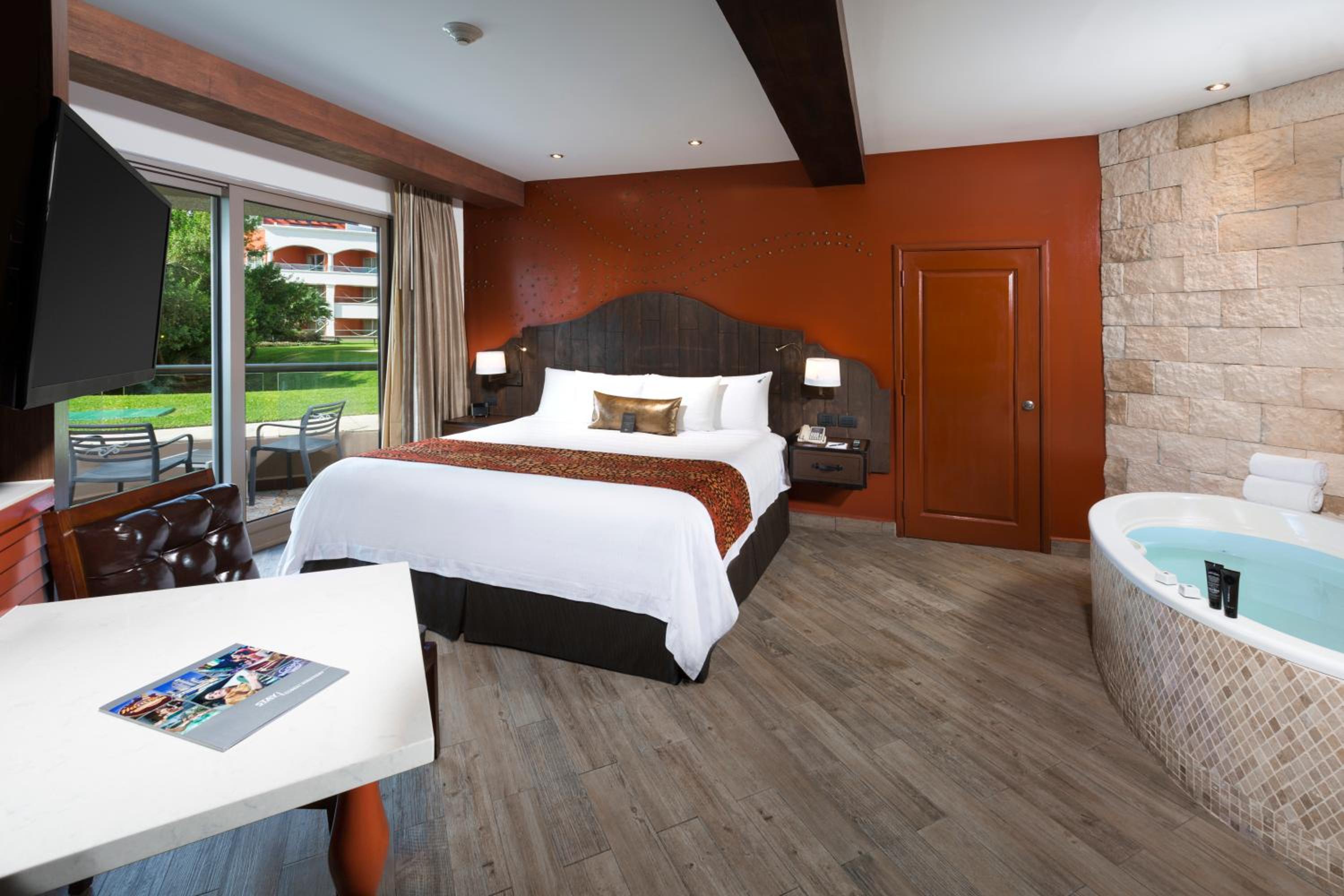 Deluxe Gold king bed - Photo 5