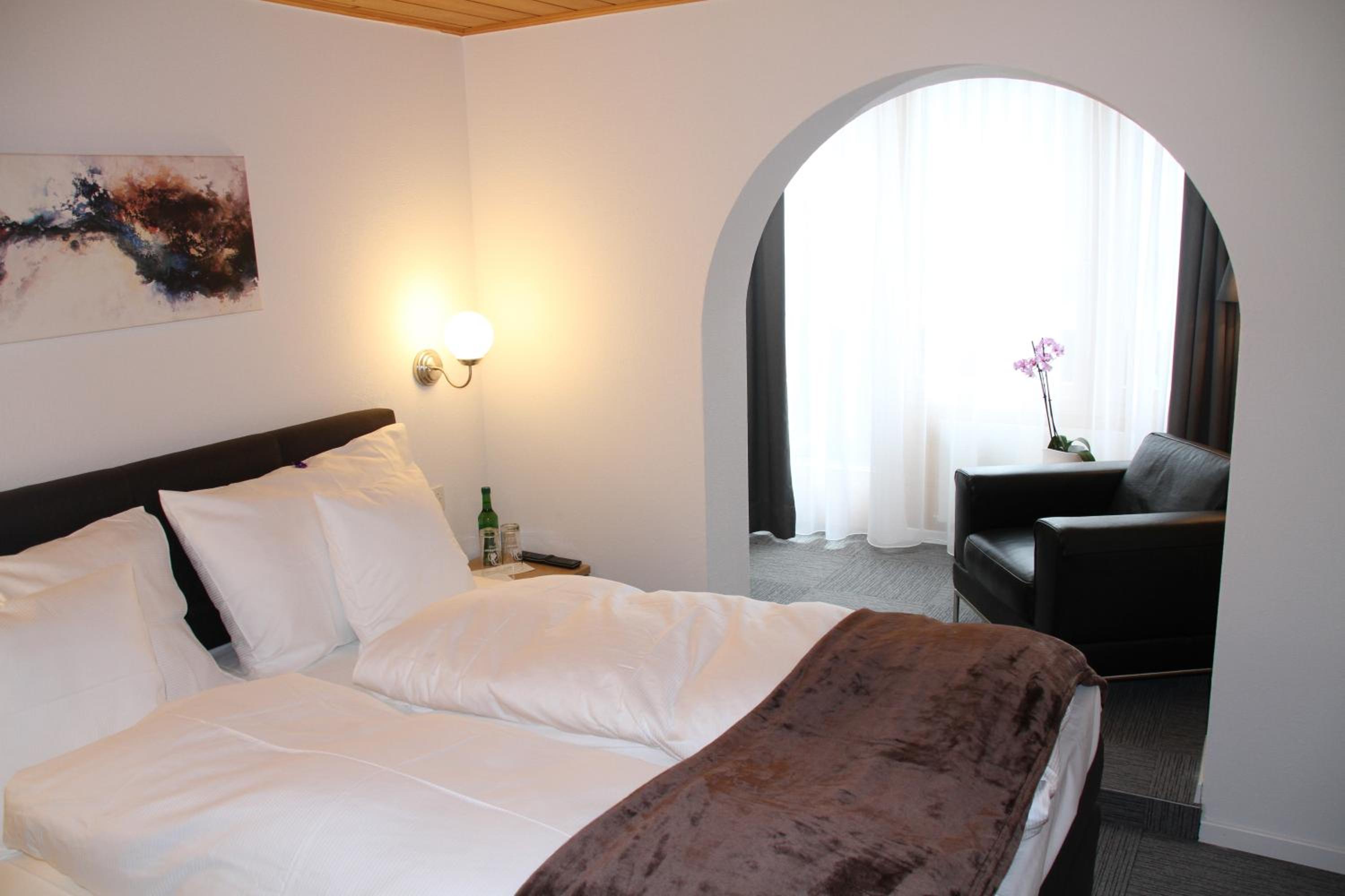 Double Room with Balcony - Photo 2