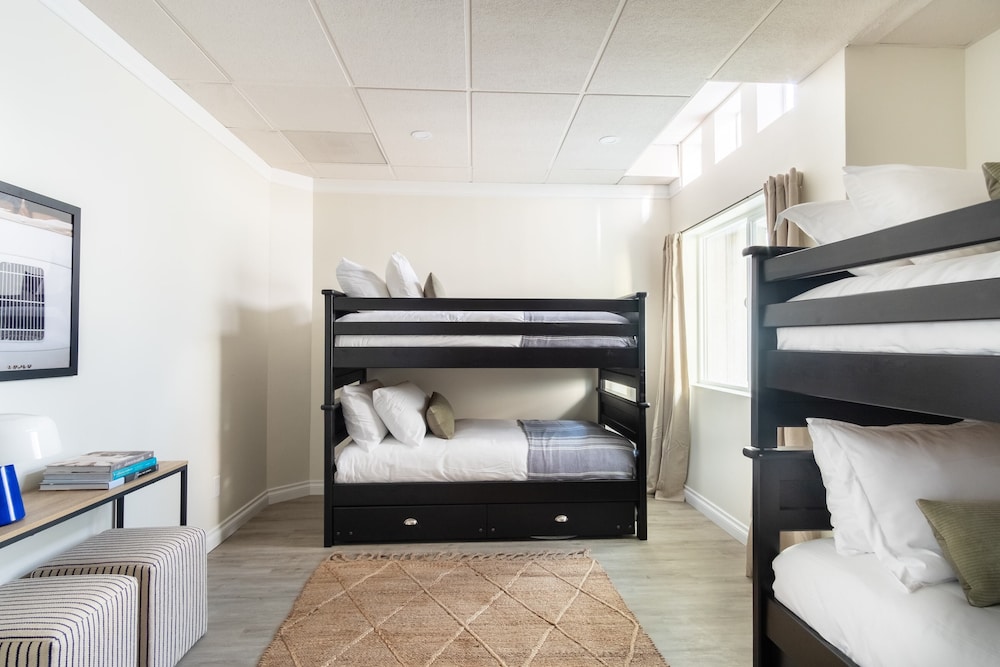 Apartment (Multiple Bedrooms)