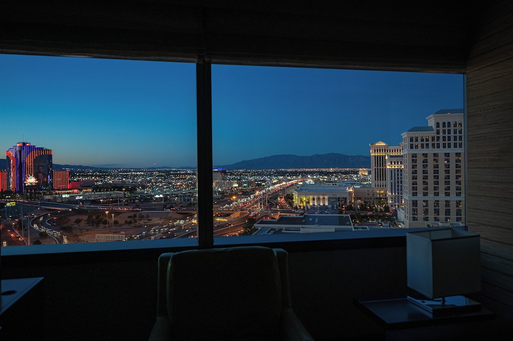 Studio - Vegas City View