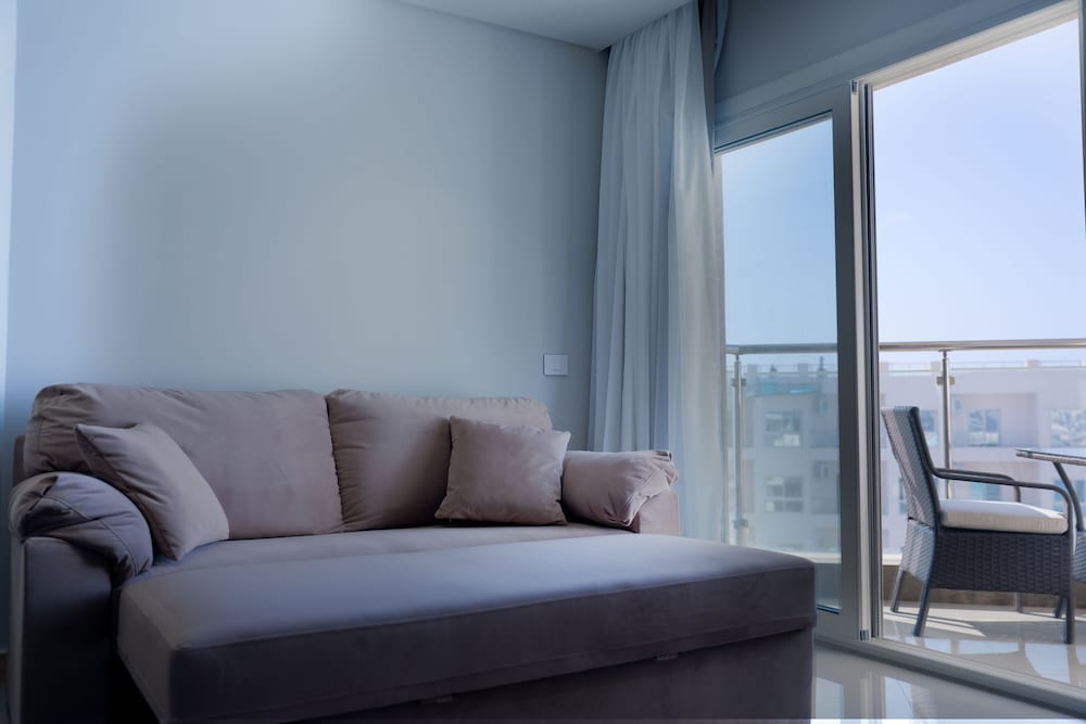 Deluxe Room, 1 King Bed, City View - Photo 4