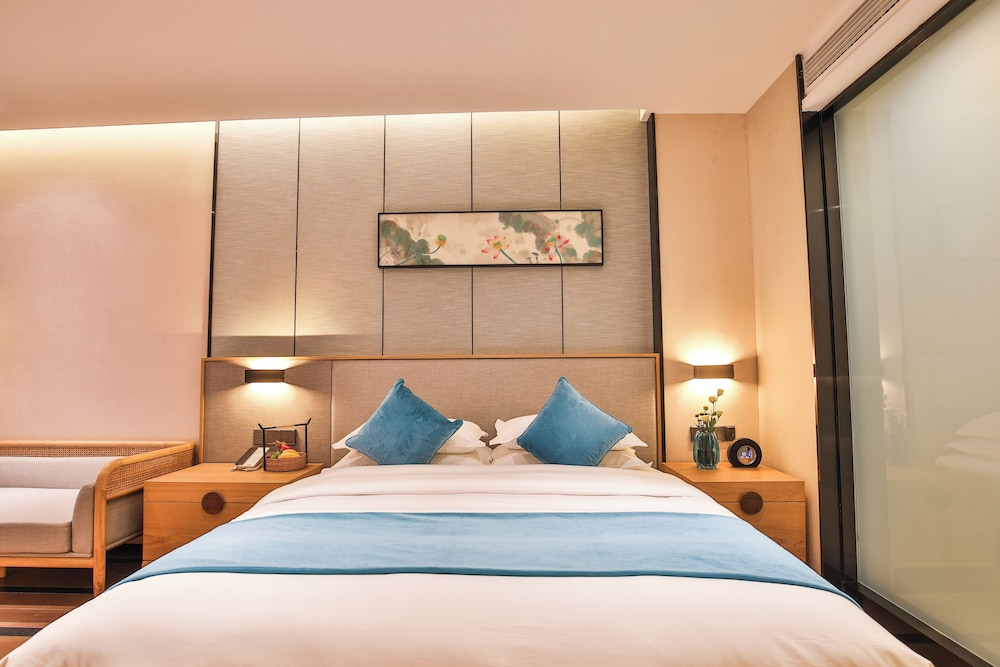 Deluxe King Room photo 3