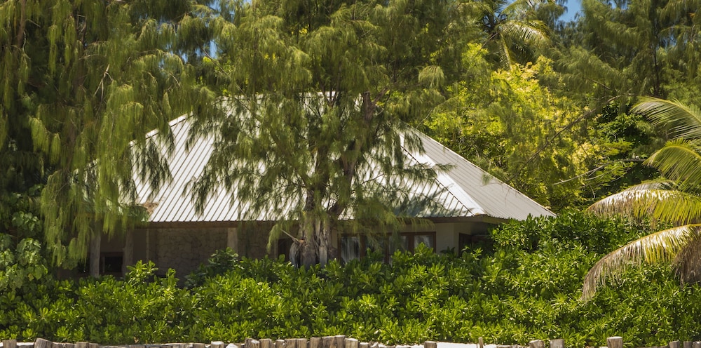 Deluxe Beach Cottage photo 2