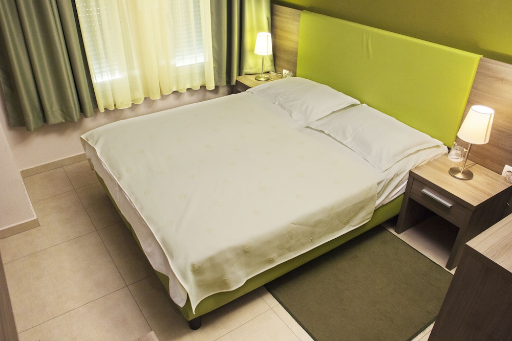 Double Room - Photo 1