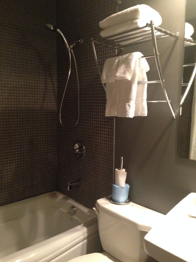 Standard Room, 1 Double Bed, Private Bathroom (Large Room) - Photo 7