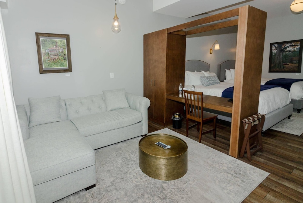 Suite, 2 Queen Beds, Non Smoking - Photo 4