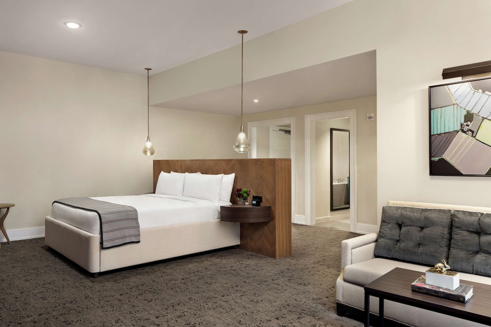 Junior Suite, 1 King Bed, Accessible (Roll-In Shower)