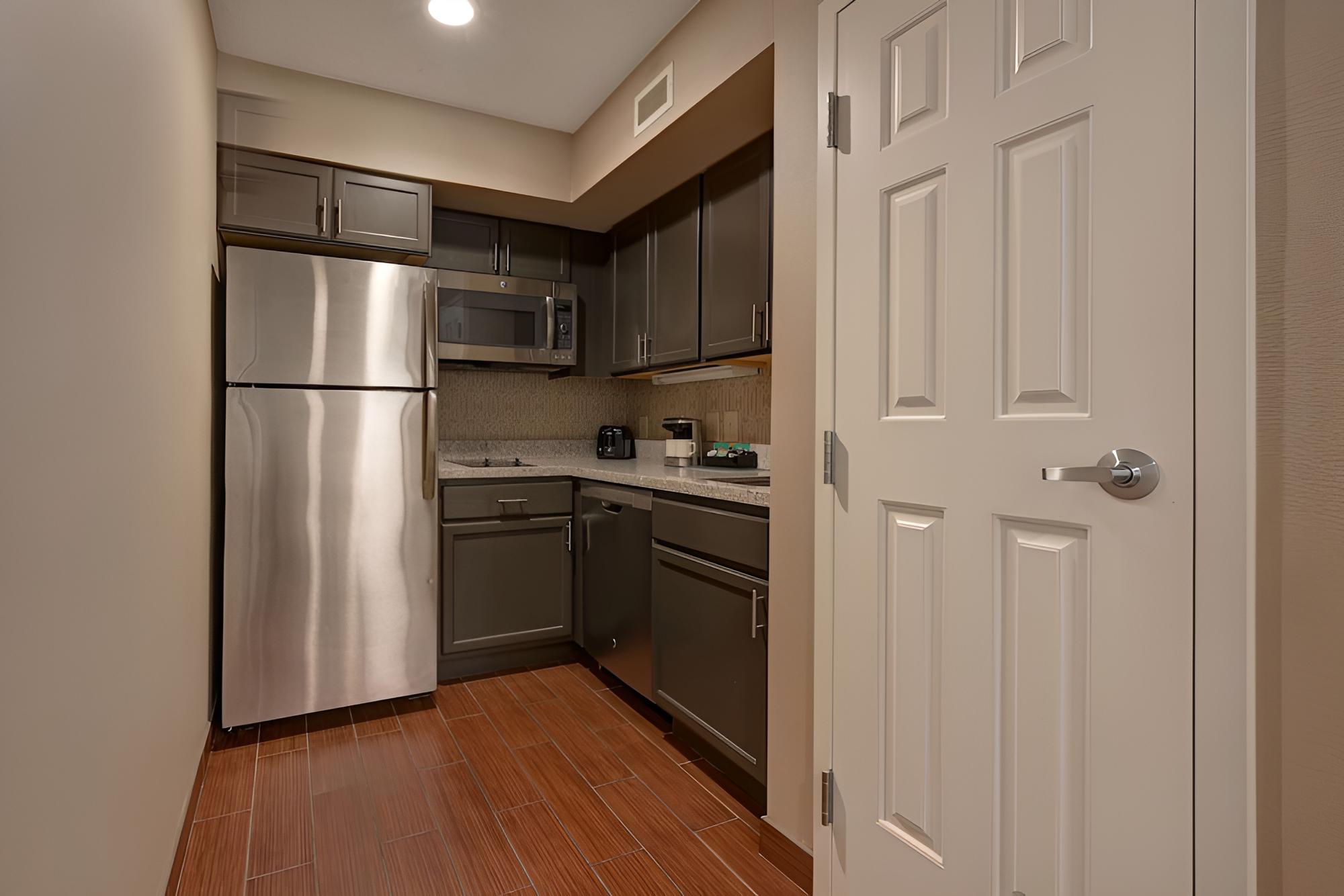 Suite, Multiple Beds, Non Smoking - Photo 4
