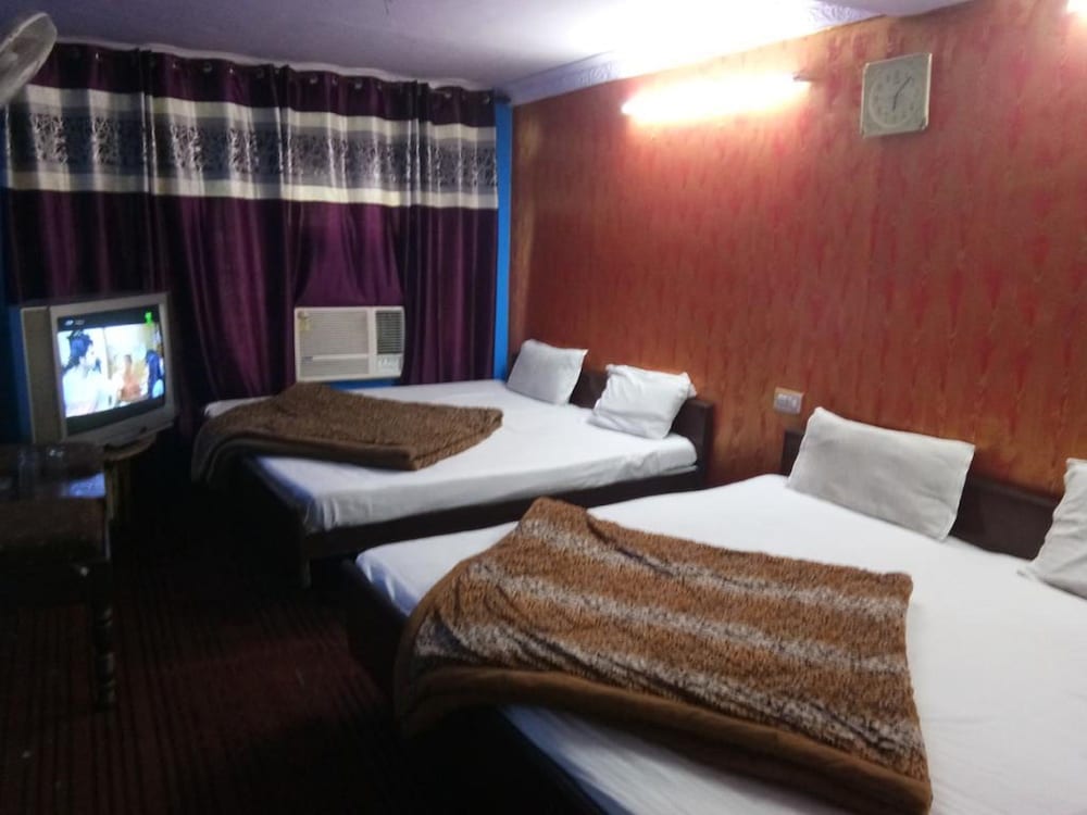 Quadruple Room, 2 Double Beds, Non Smoking photo 2