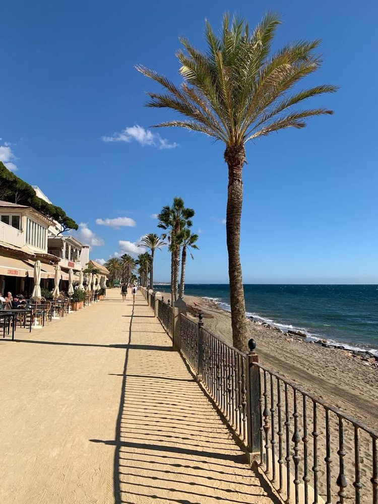 Beautiful Flat With a Wonderful View Close to the Beach, 사진 2