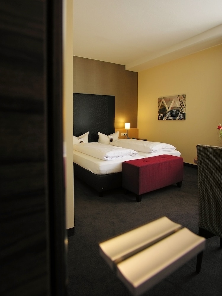 Premium Room, 1 Double Bed (Converts to 2 Twin Beds) photo 2