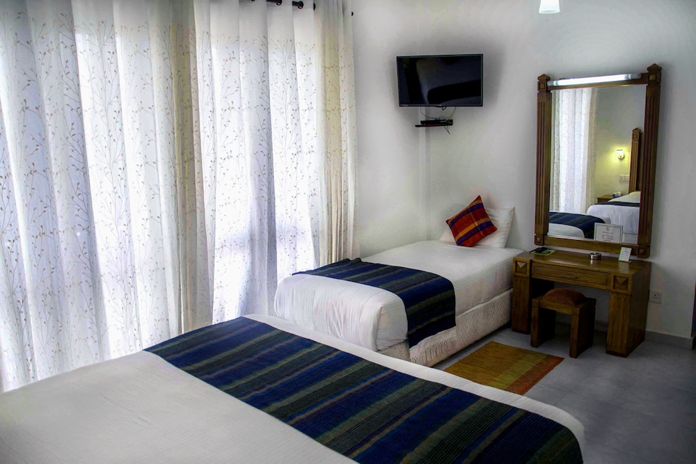 Deluxe Triple Room with Balcony photo 3
