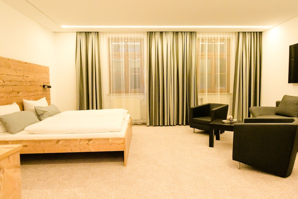 Traditional Triple Room, Hill View