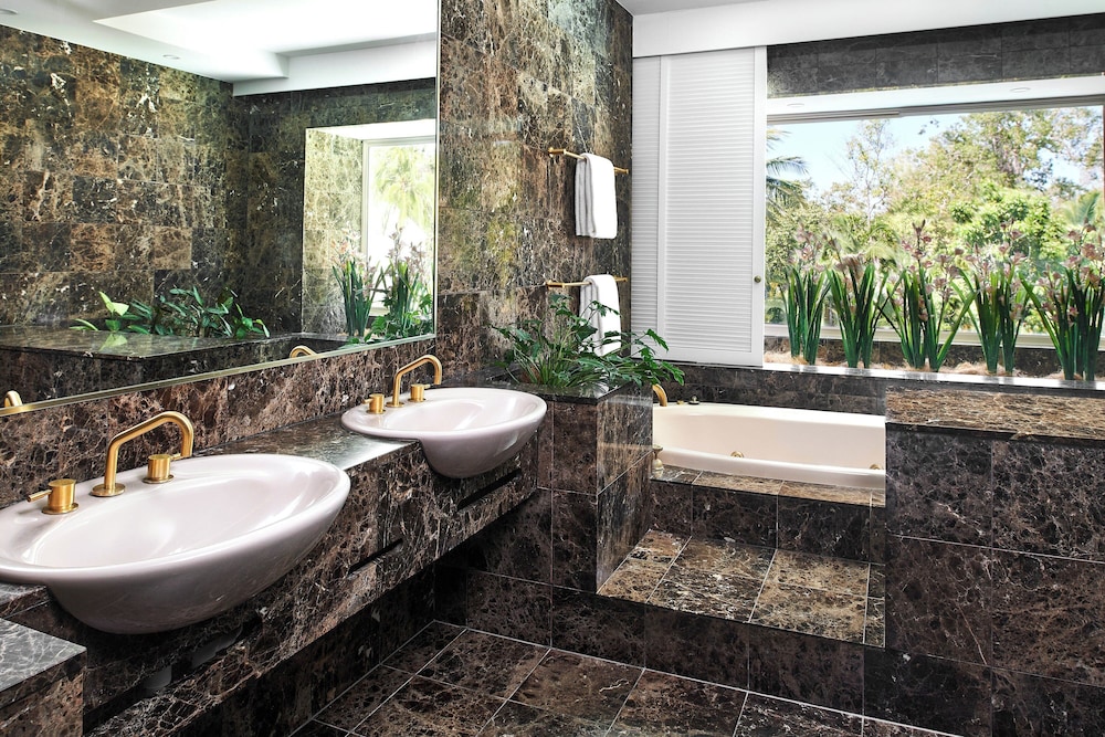 Presidential Suite, 1 Bedroom, Lagoon View thumbnail 5