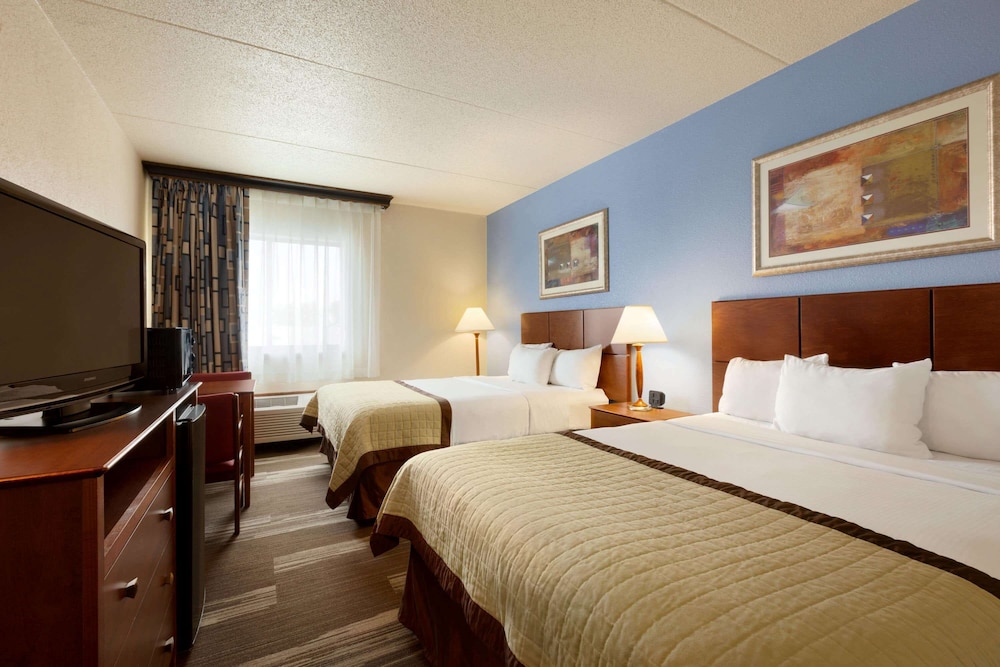 Suite, 2 Queen Beds, Non Smoking, Pool Access photo 1