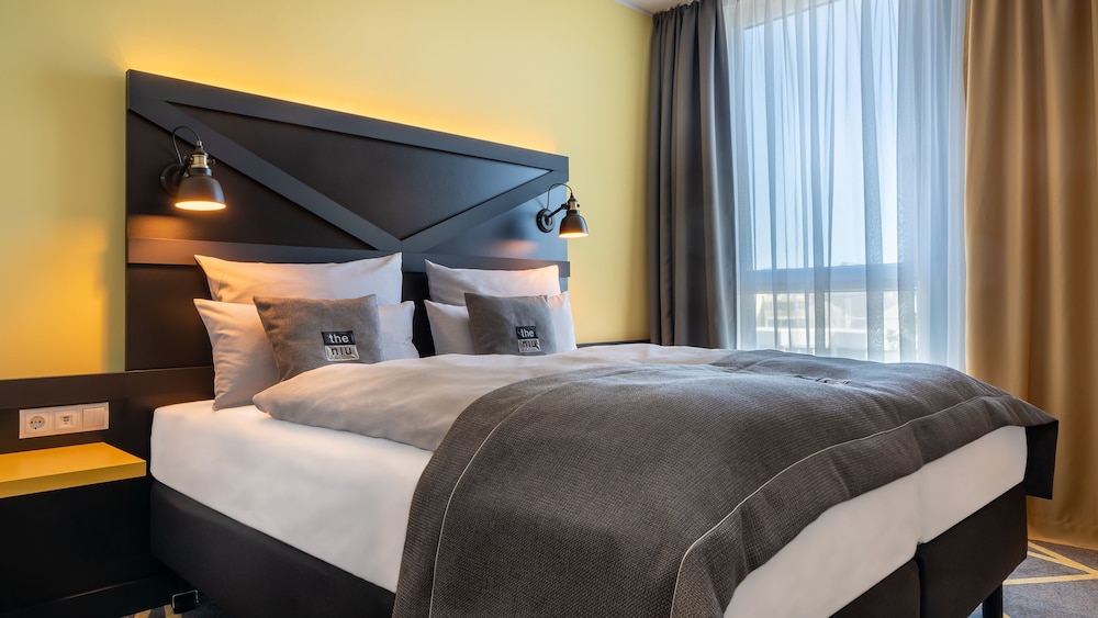 Standard Room, 1 Queen Bed with Sofa bed (Up to 3 Adults) - Photo 3