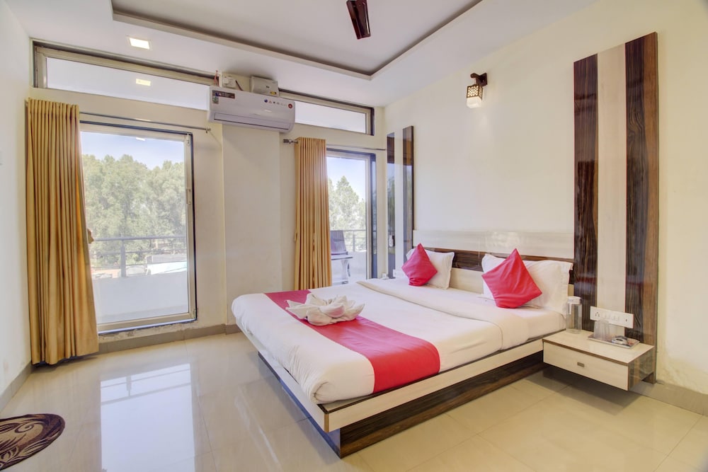 Super Deluxe AC Room