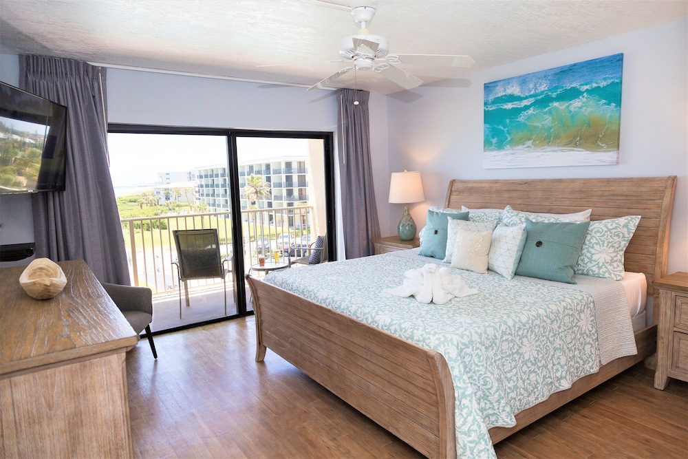 Condo, 3 Bedrooms, Oceanfront photo 3