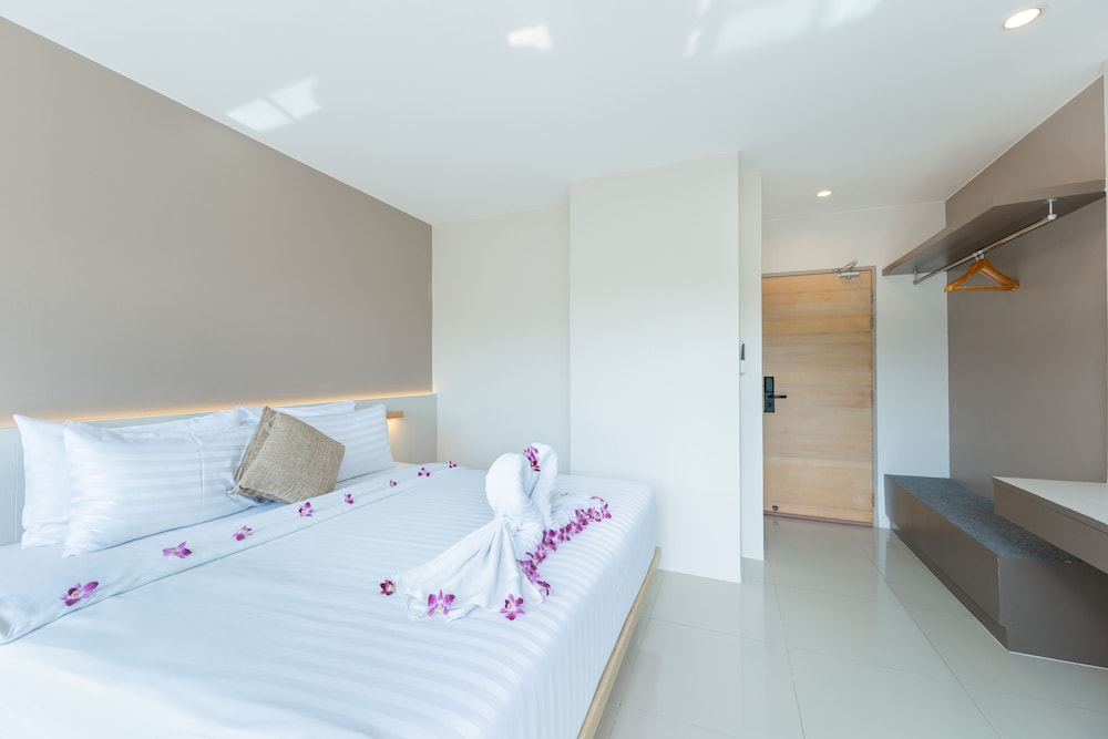 Deluxe Double Room - Photo 9