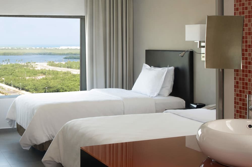 Superior Room, 2 Double Beds thumbnail 5