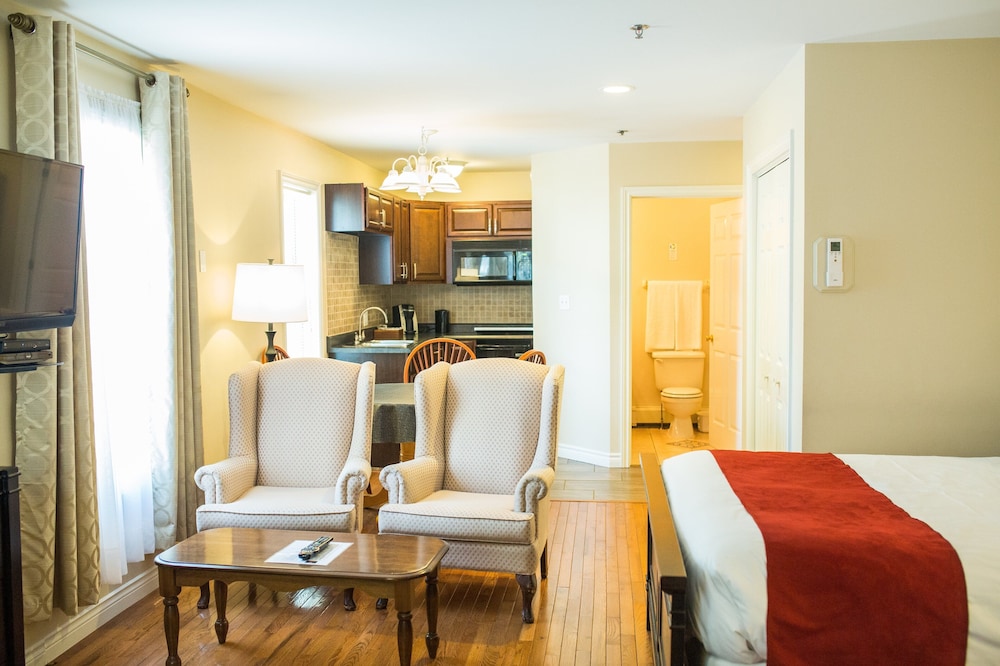 Executive Suite, 2 Queen Beds, Balcony photo 1