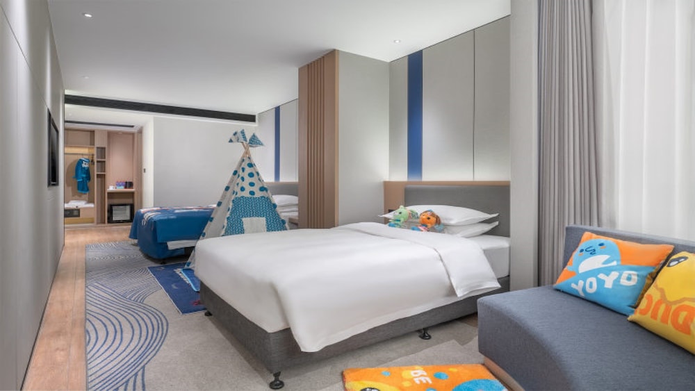 Standard Room, 1 King Bed, River View (Kids Theme) - Photo 4
