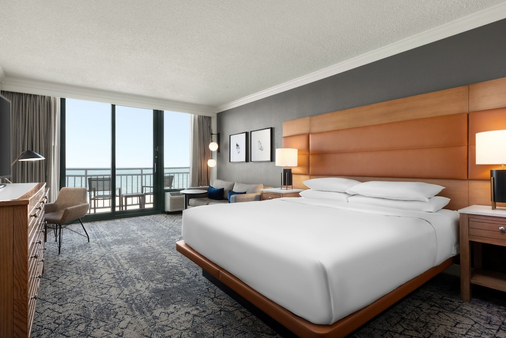 Suite, 1 Bedroom, Balcony, Pool View - Photo 9