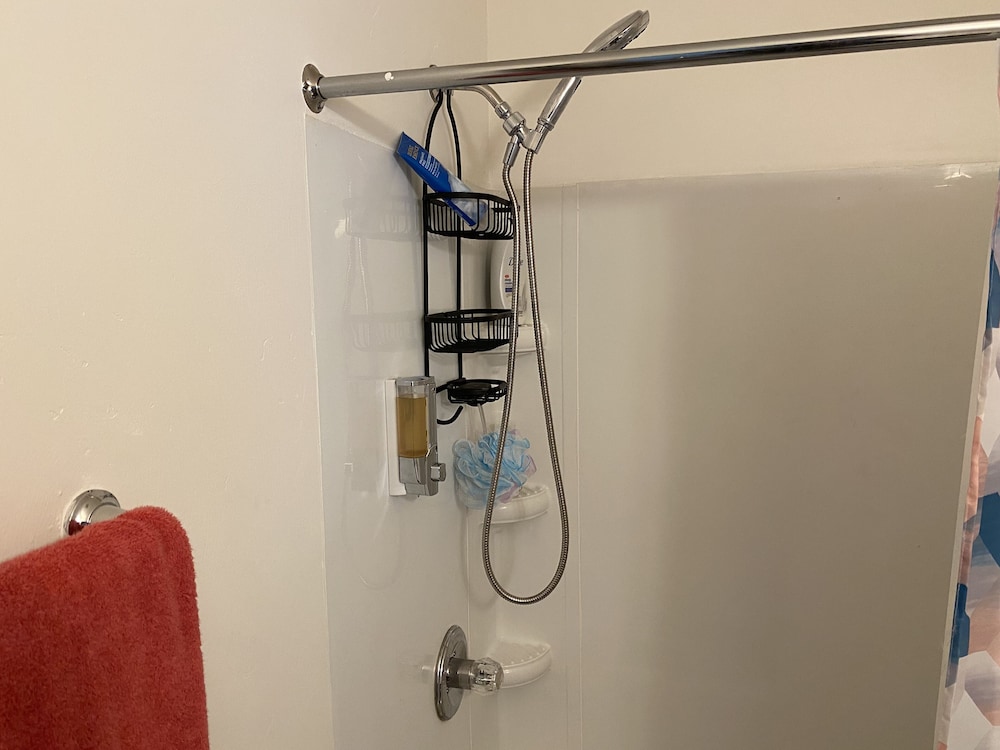 Basic Single Room, 1 Queen Bed, Non Smoking photo 2