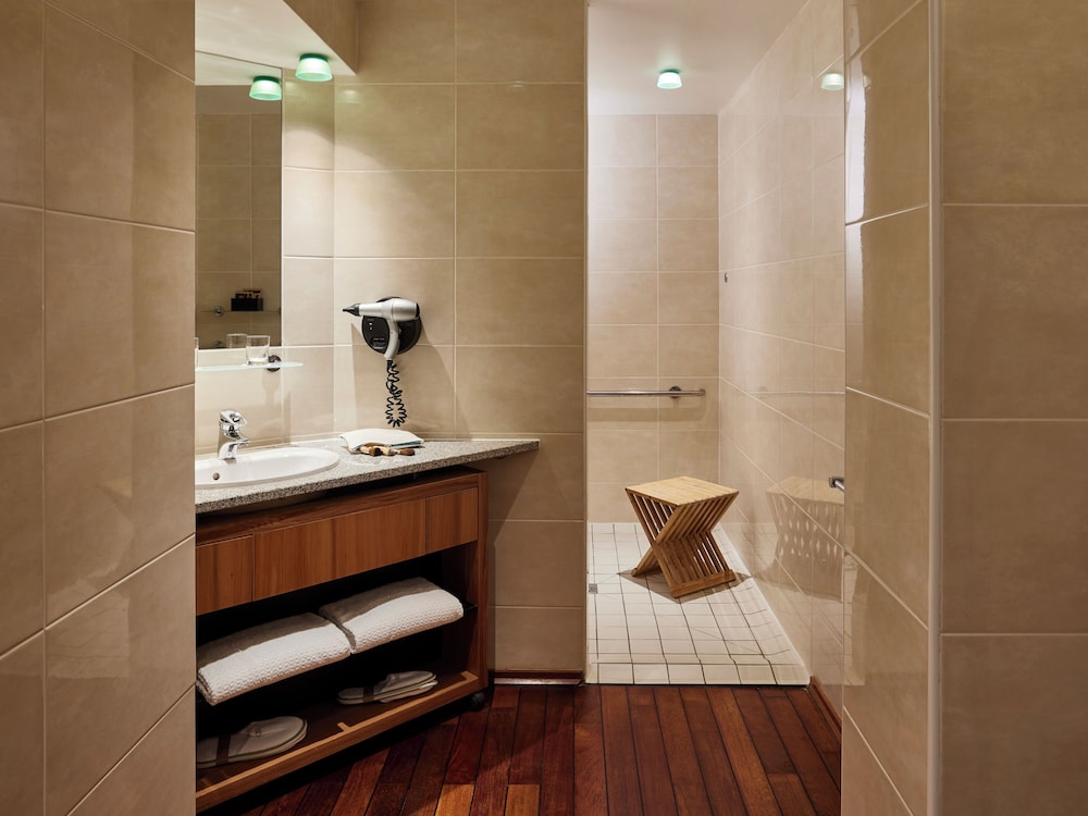 Superior Suite, 1 King Bed, City View - Photo 5