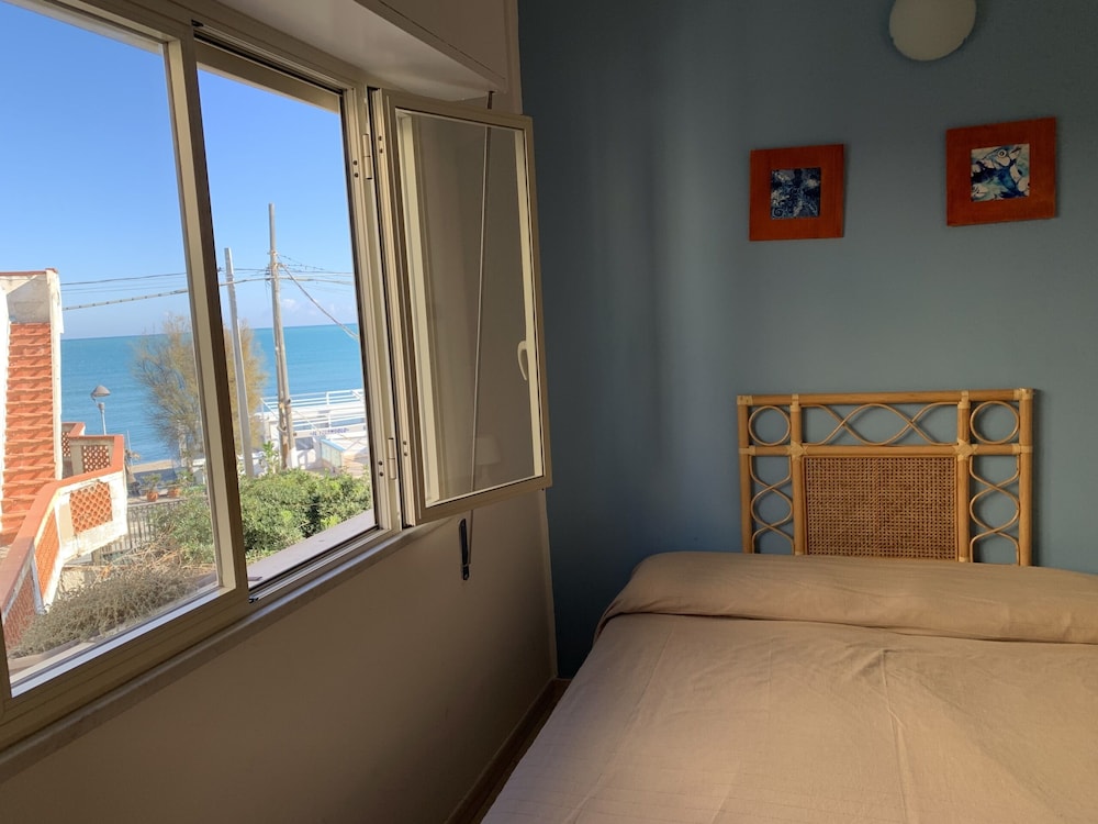 Standard Double Room, Ensuite, Partial Sea View (Stanza 5) photo 3