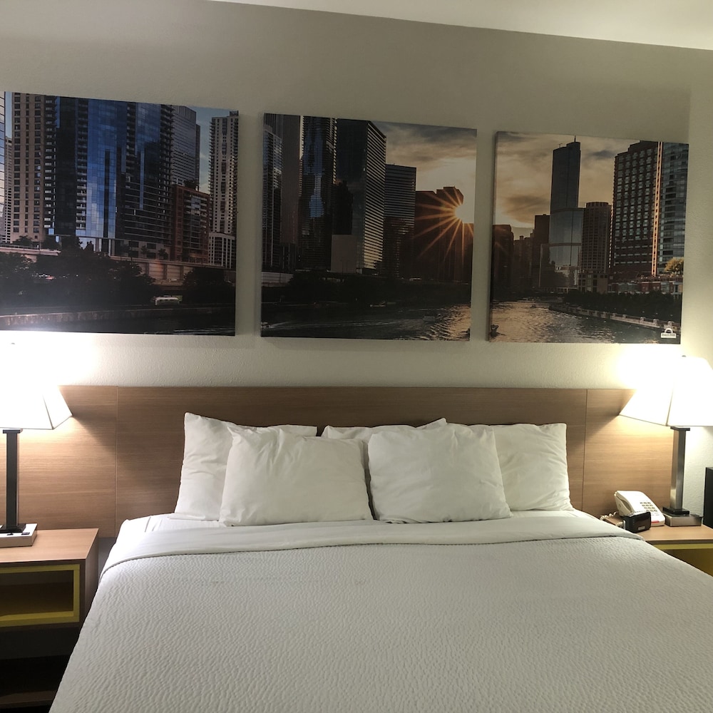 Standard Room, 1 King Bed - Photo 1