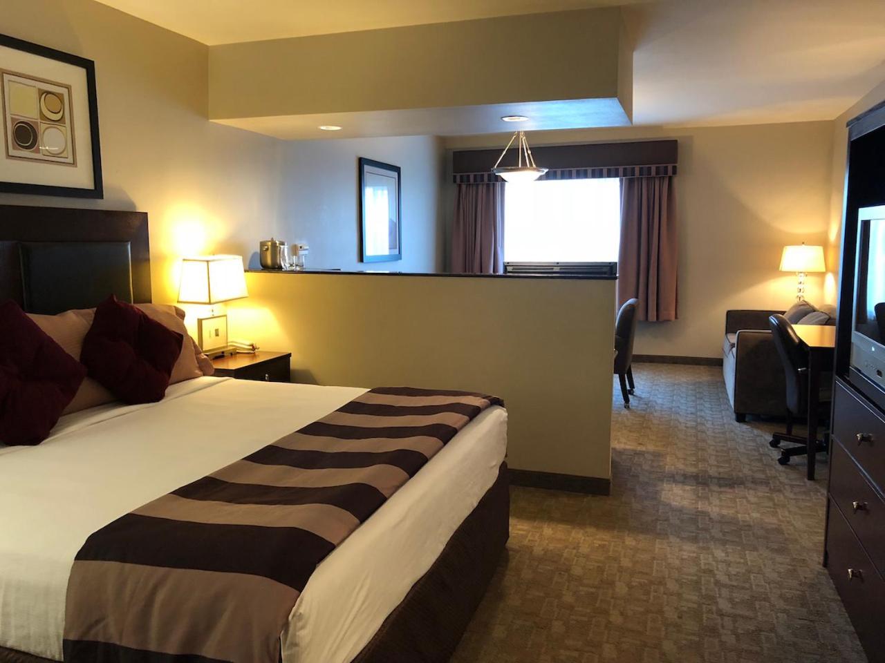 King Room With Sofa Bed - Photo 4