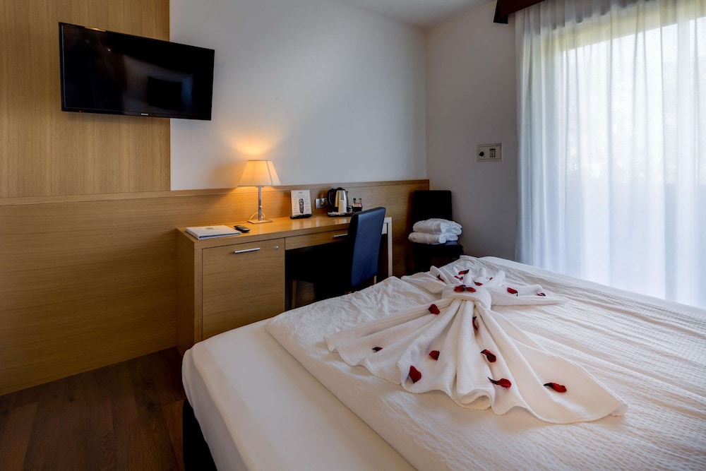 Executive Room, 1 King Bed - Photo 1