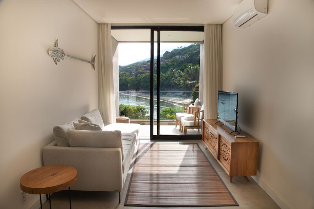 Suite - Photo 6