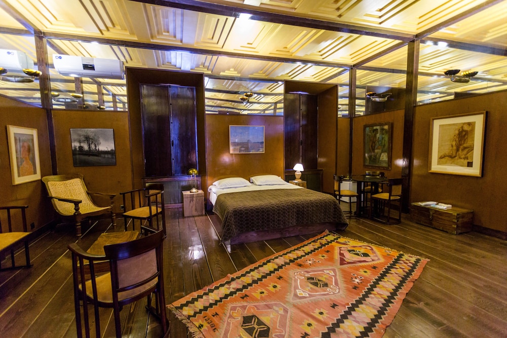Luxury Double Room, 1 Queen Bed, City View, Executive Level photo 2