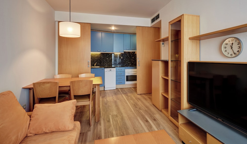 Classic Apartment (Quadruple) - Photo 2