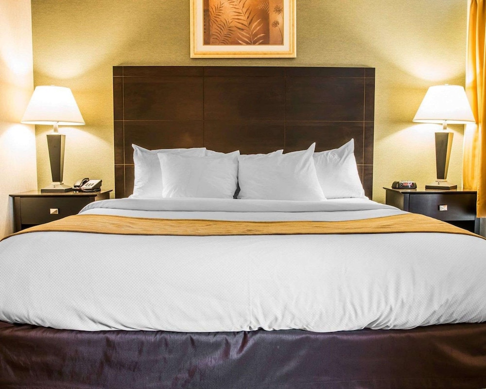 Suite, Multiple Beds, Non Smoking, Refrigerator & Microwave - Photo 1