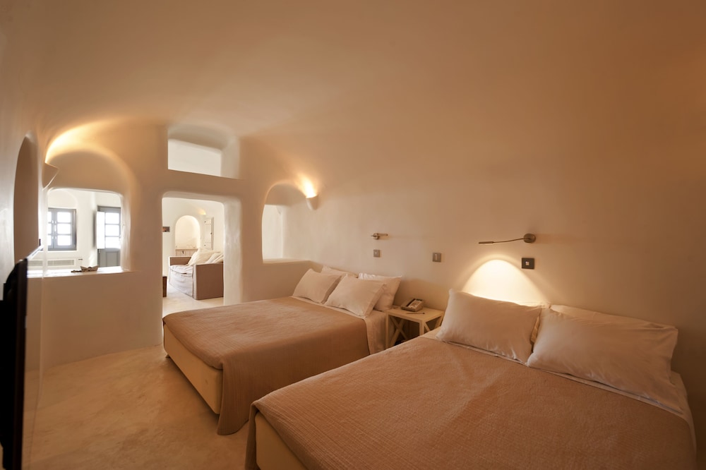 Kapari Honeymoon Suite with Indoor Hot tub, Private Terrace & Caldera View - Photo 5
