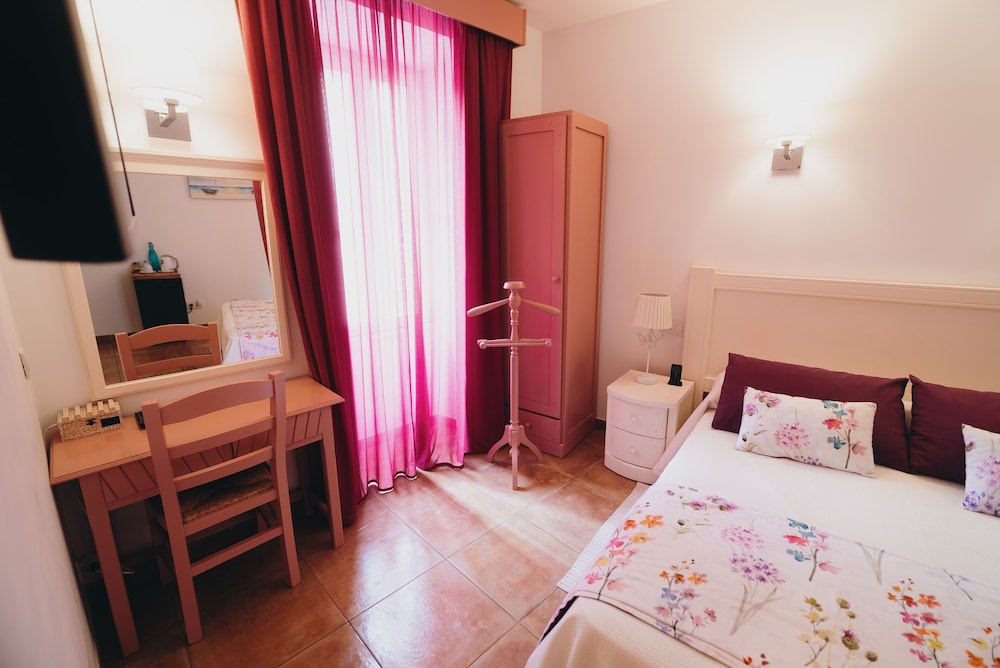 Double or Twin Room photo 3