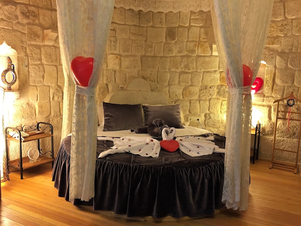 Honeymoon Suite photo 3